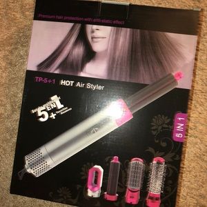 Dupe Dyson hairdryer with attachments
